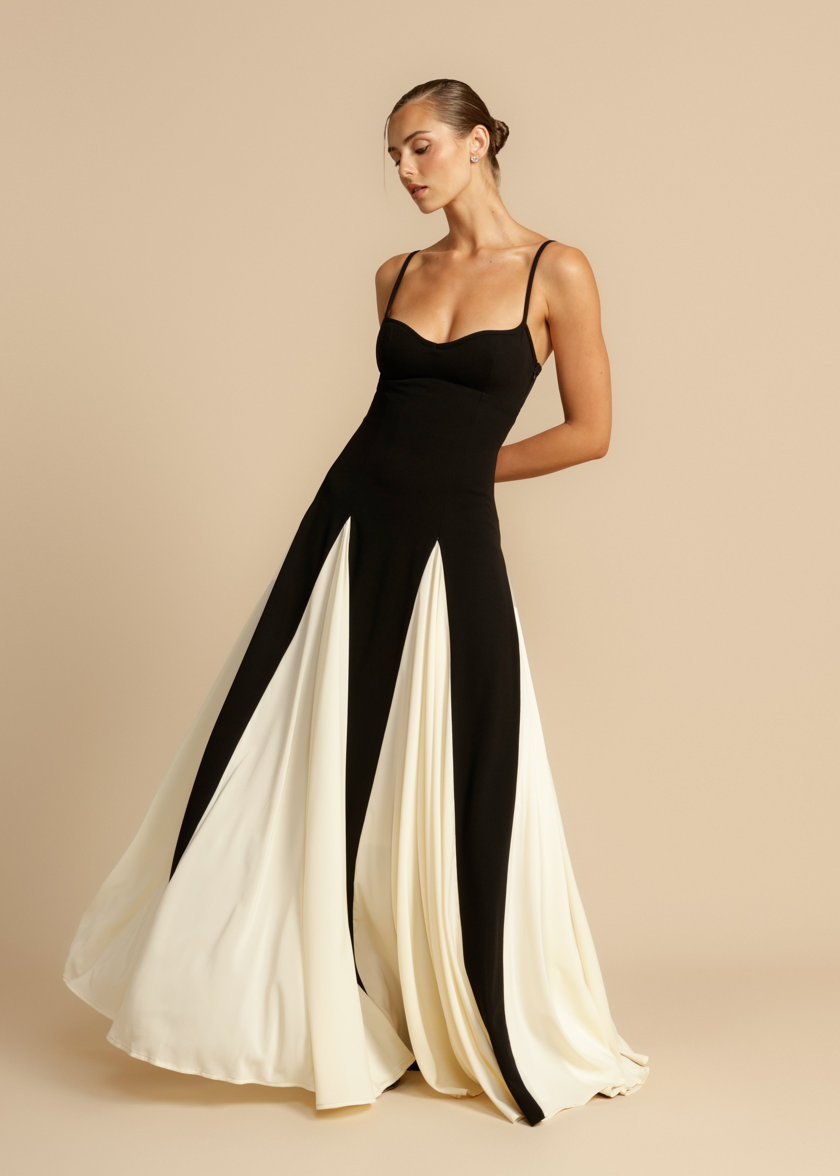 Elegant evening dress black-white – floor-length ball gown with spaghetti straps & A-line cut