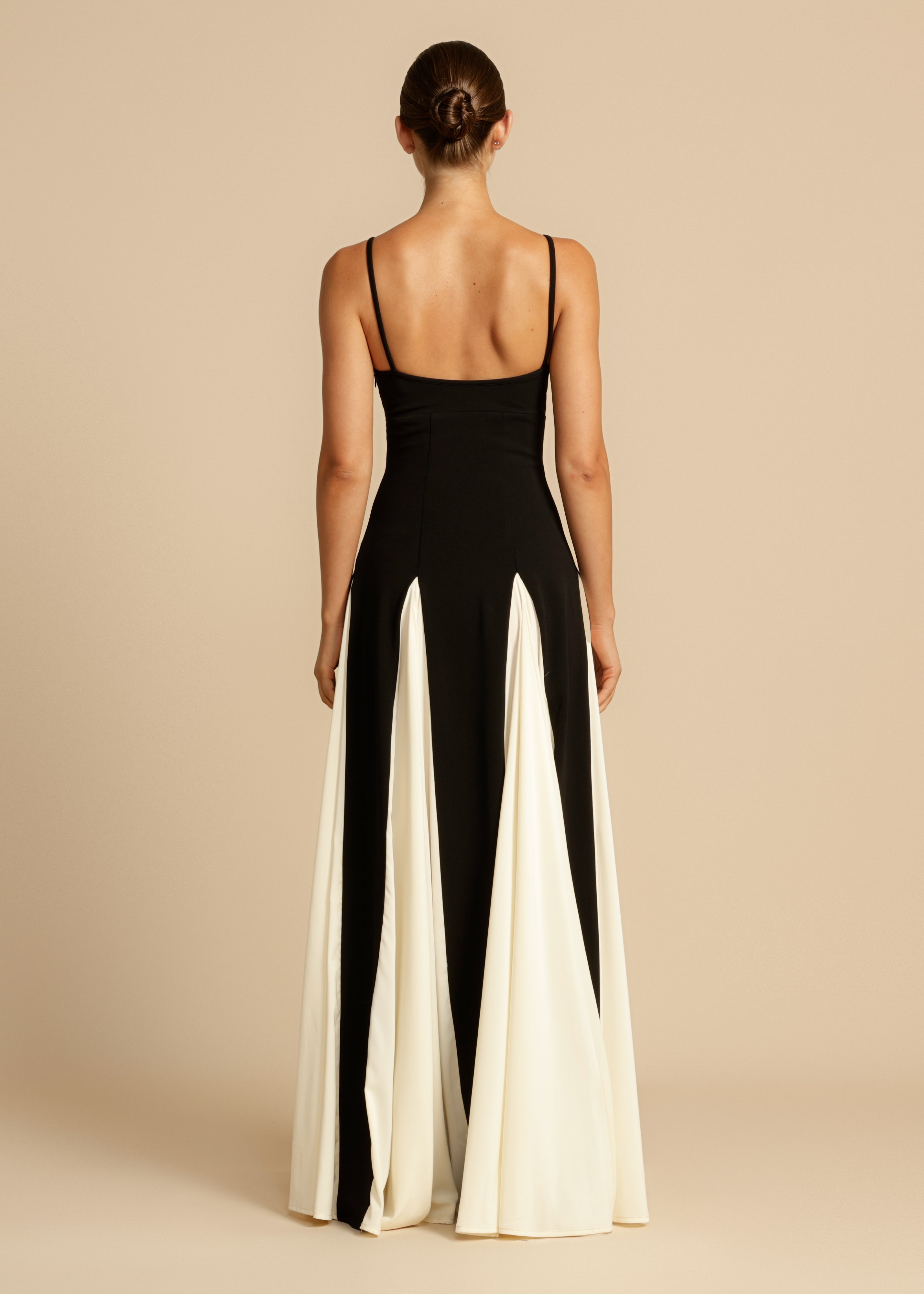 Elegant evening dress black-white – floor-length ball gown with spaghetti straps & A-line cut