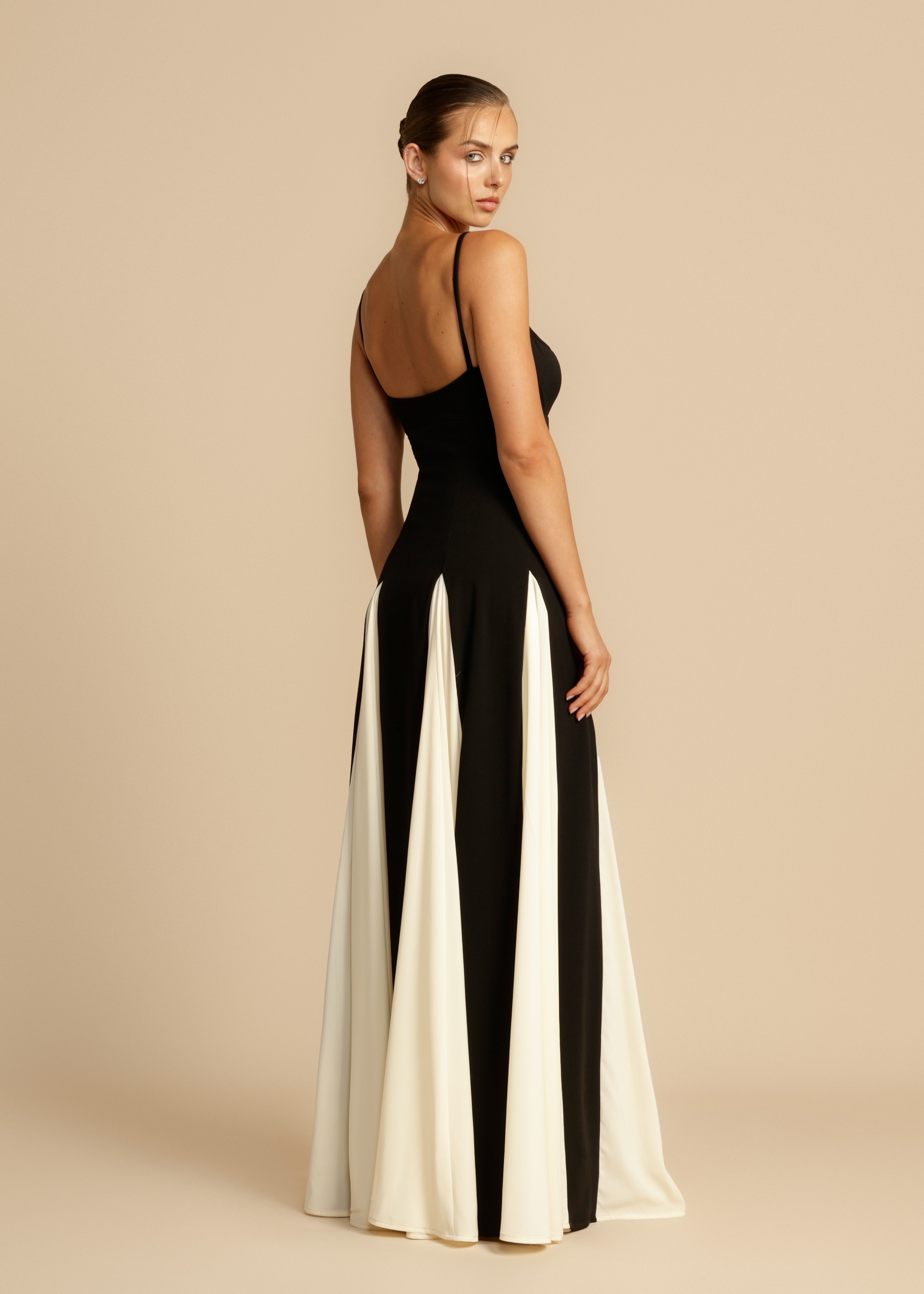 Elegant evening dress black-white – floor-length ball gown with spaghetti straps & A-line cut