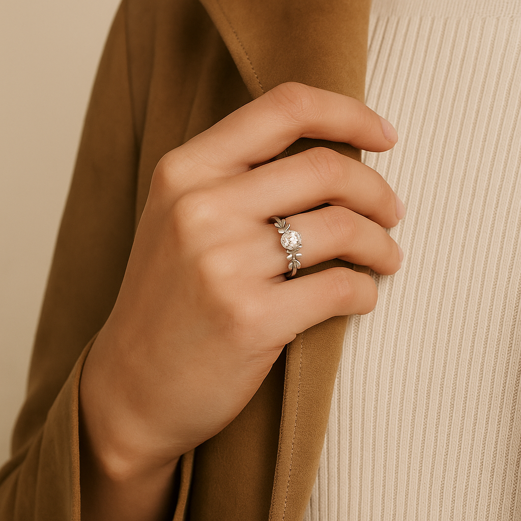 Breathtaking ring with leaf pattern