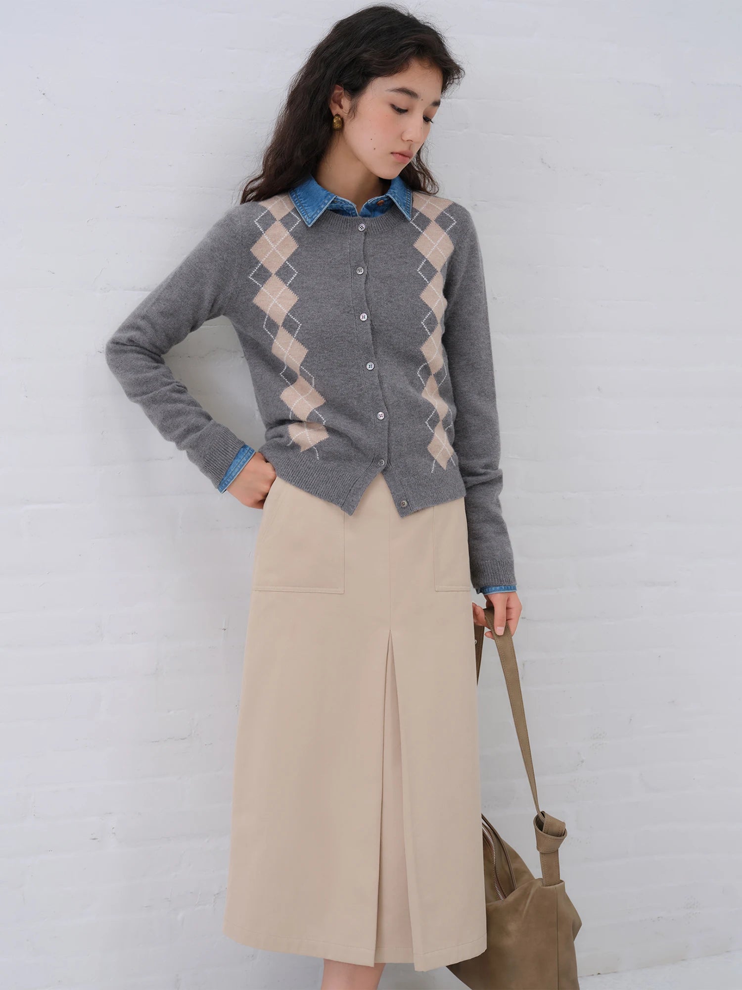 Women's cardigan in college style – retro knitted jacket with diamond pattern | round neck, straight fit – autumn 2025 trend piece