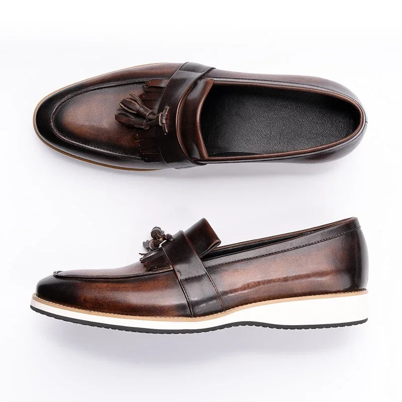 Luxuriöse Herren Penny Loafer aus echtem Rindsleder – Handgefertigte Sommer-Slipper in Fahrbraun mit Quasten & Gummisohle | Atmungsaktive Freizeitschuhe