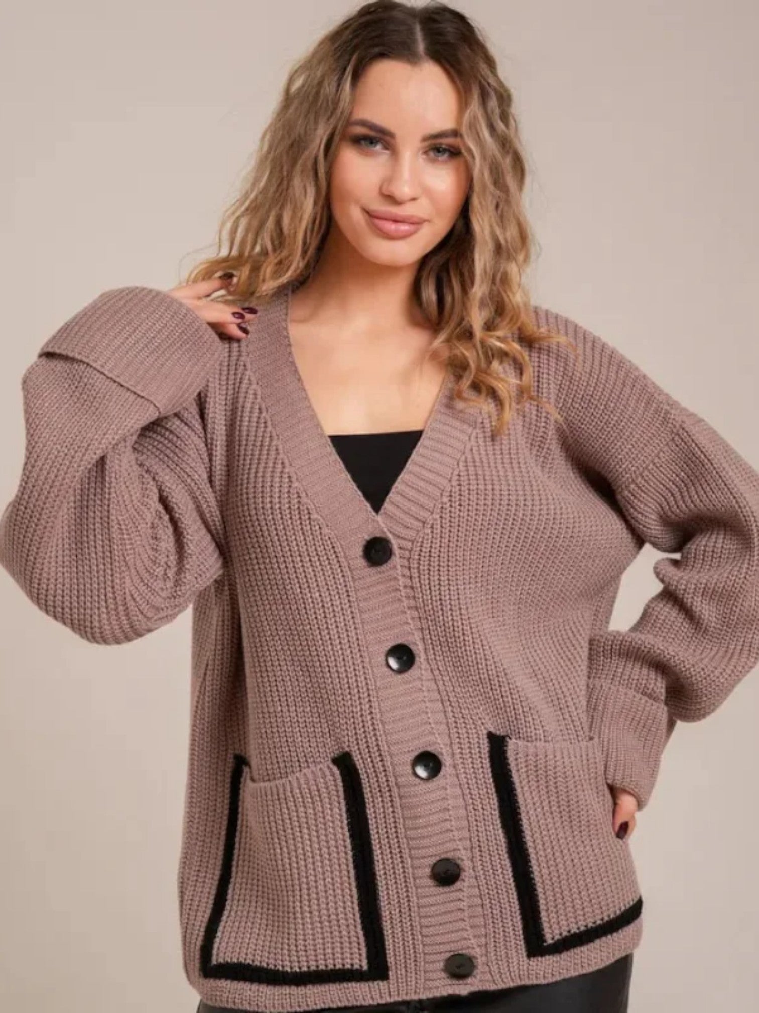 Contrast-colored women's knit cardigan – Elegant V-neck cardigan with pockets | Fashionable knit sweater for autumn & winter