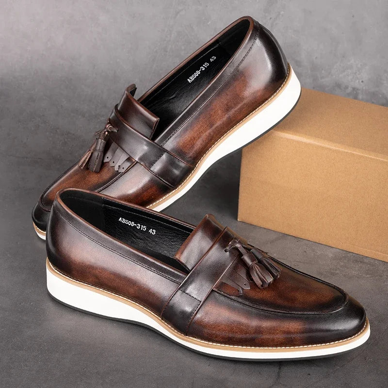 Luxuriöse Herren Penny Loafer aus echtem Rindsleder – Handgefertigte Sommer-Slipper in Fahrbraun mit Quasten & Gummisohle | Atmungsaktive Freizeitschuhe