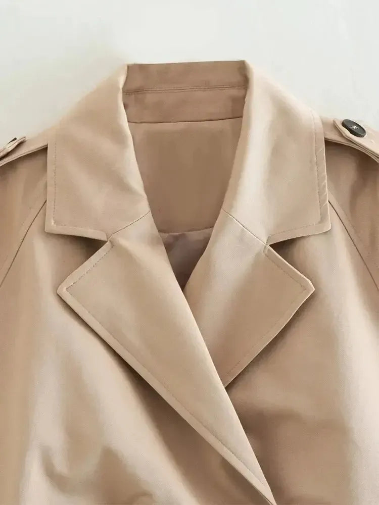 Elegant trench coat in crop style – modern short coat in beige - Liliane