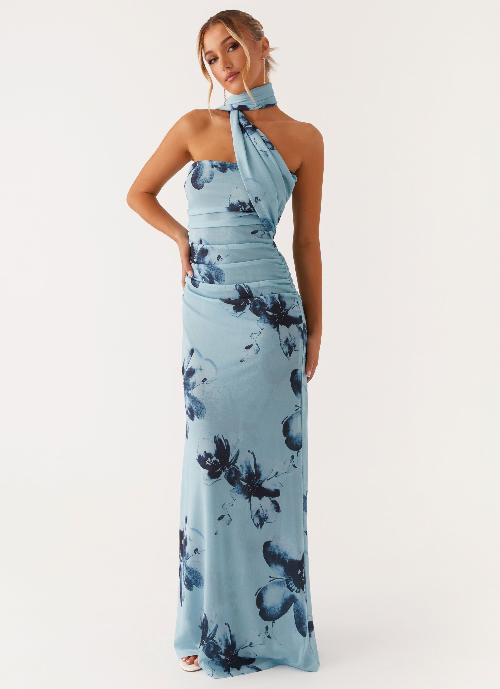 Off-shoulder floral dress long – elegant summer dress with halter neck & figure-hugging cut in blue