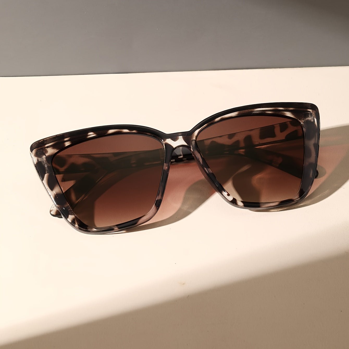 Damen Retro Cat - Eye Sonnenbrille mit Leopardenmuster – Modische Brille für Strand und Party - Reminora