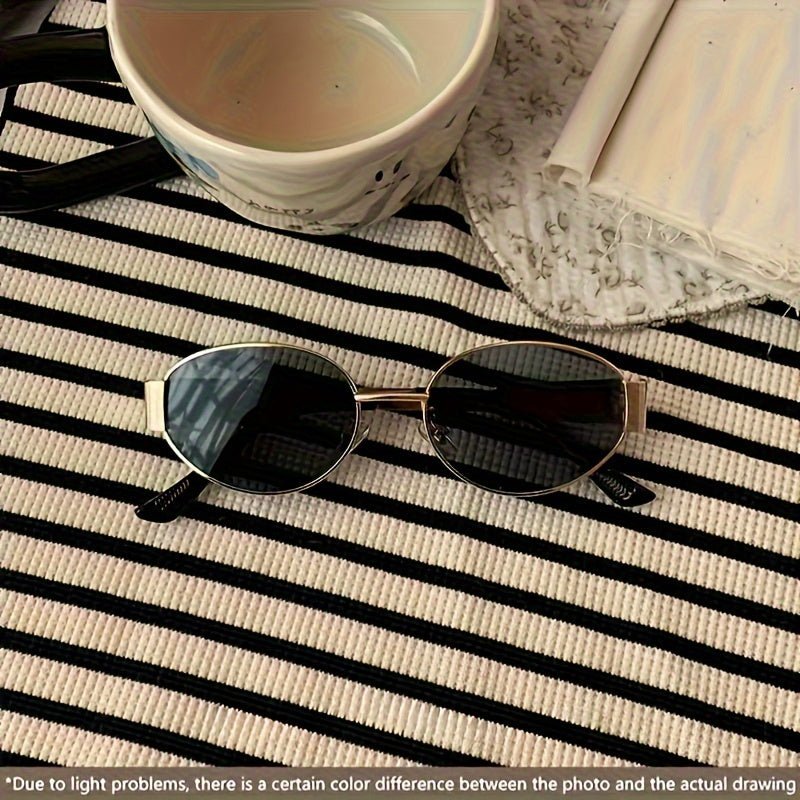 Damen Sport - Sonnenbrille mit verspiegelten PC - Gläsern und Metallrahmen – Ovale Brille für Wandern, Angeln, Autofahren und Strandurlaub - Reminora