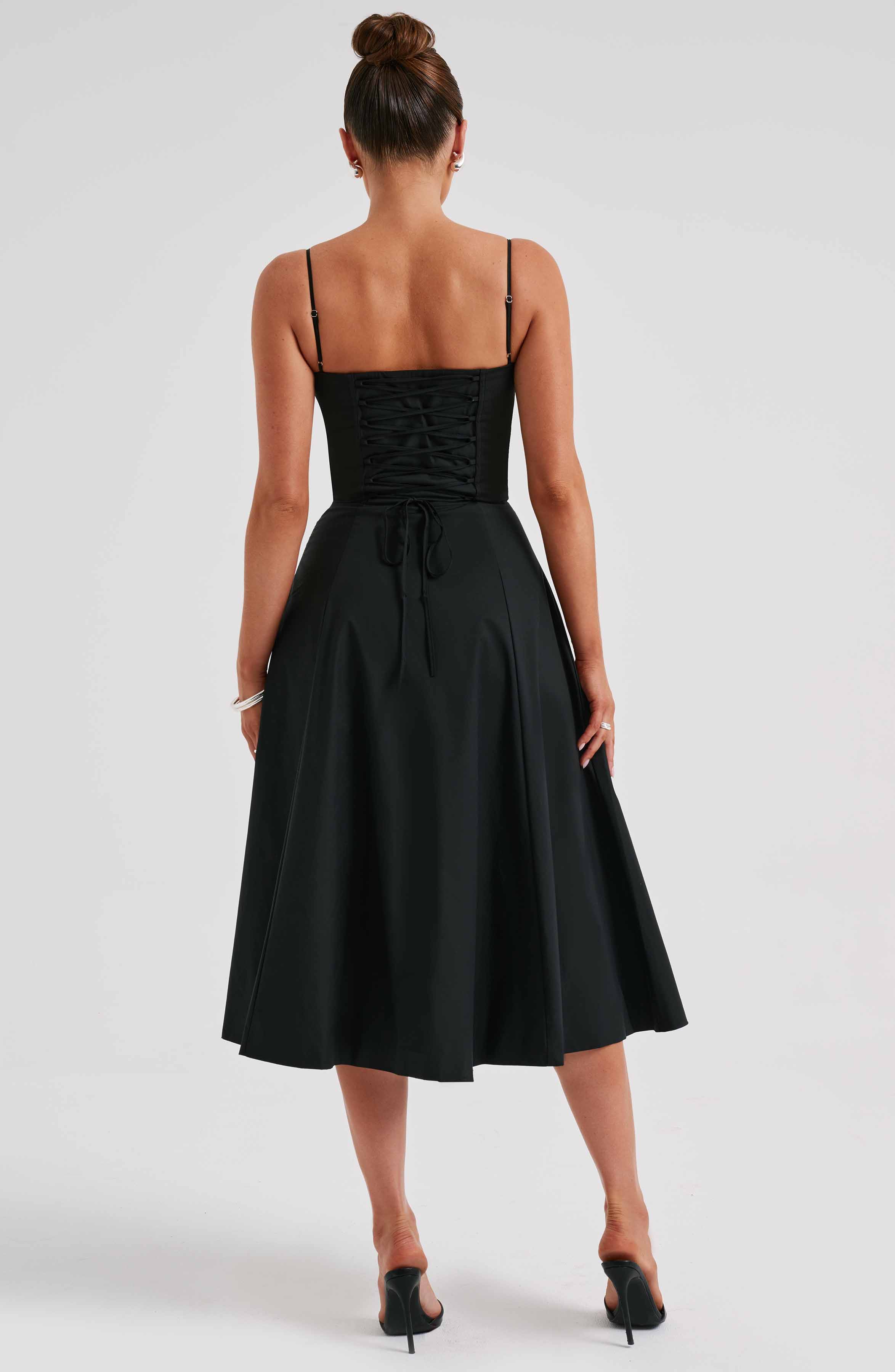 Elegantes Midi-Kleid mit floralen Mustern und Taillierung
