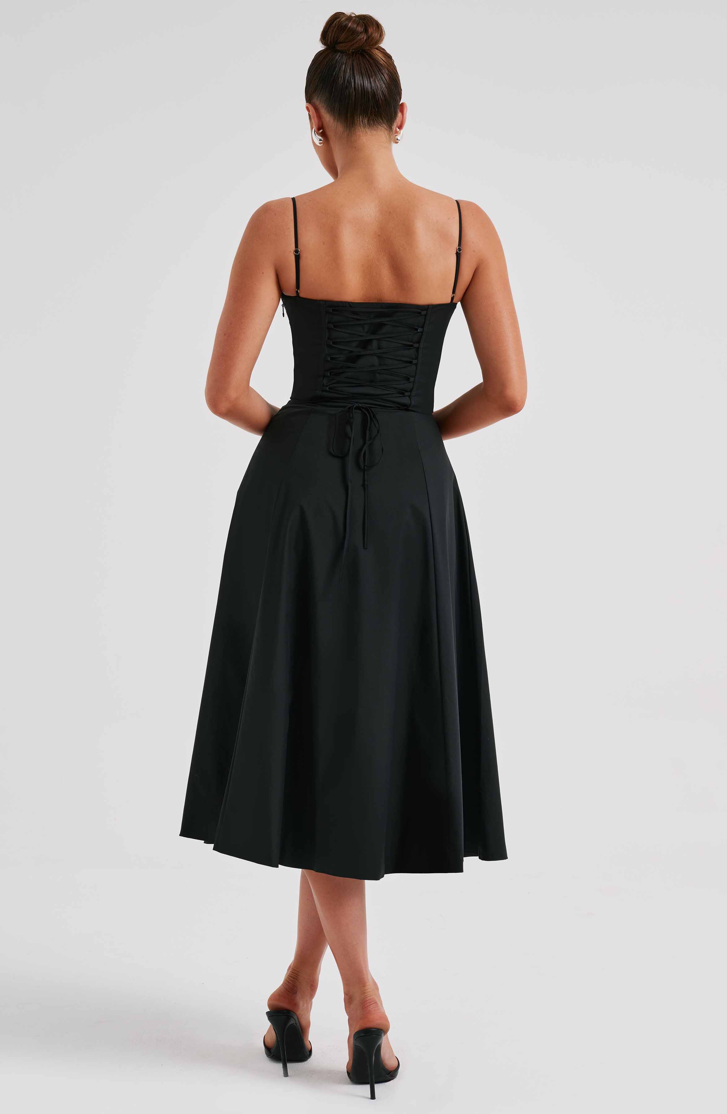Elegantes Midi-Kleid mit floralen Mustern und Taillierung
