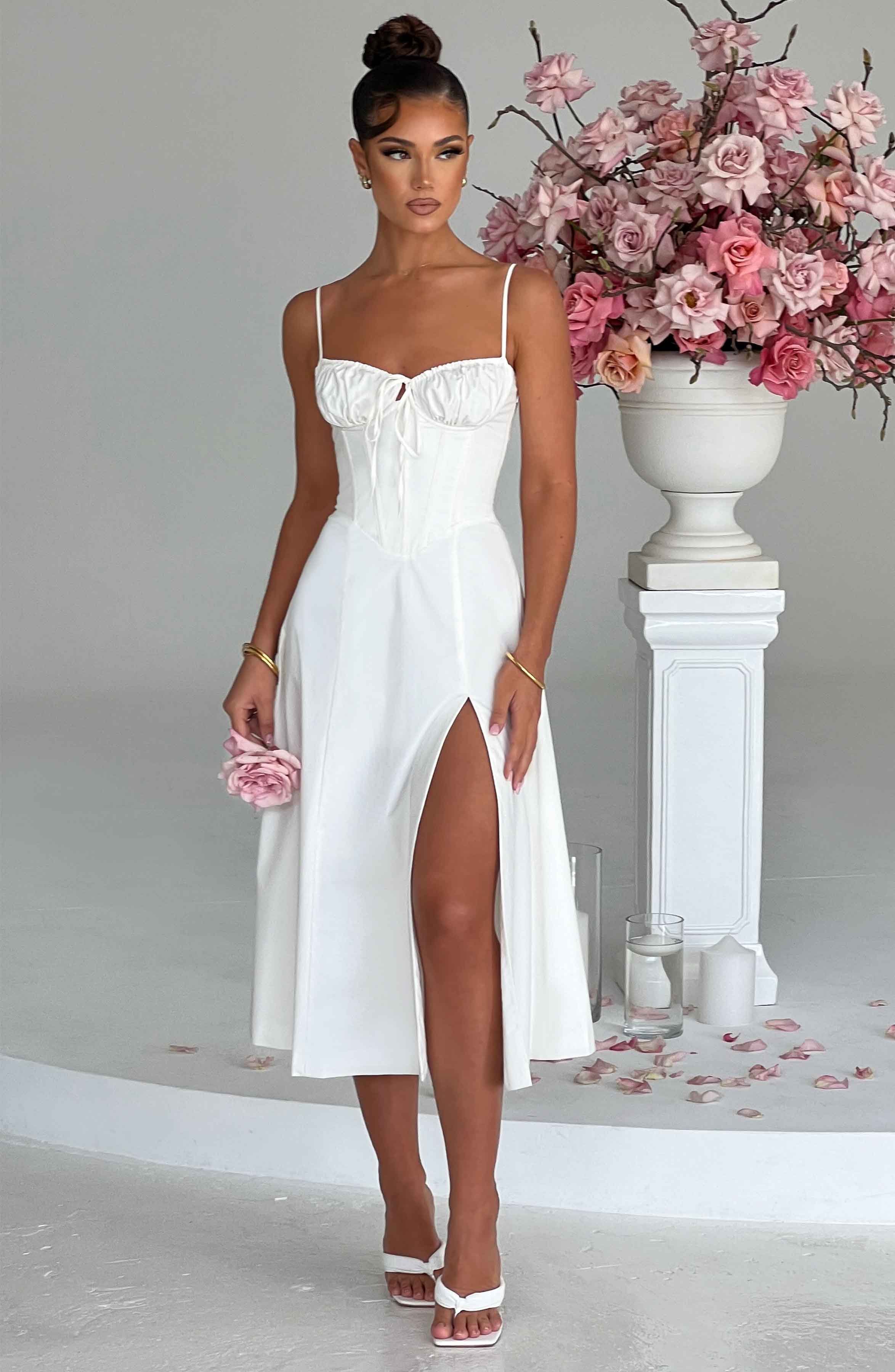 Elegantes Midi-Kleid mit floralen Mustern und Taillierung