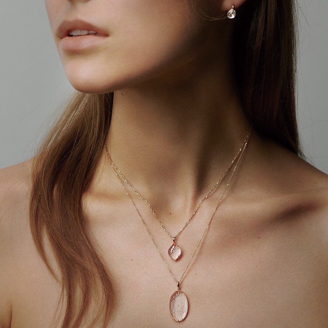 Elegante ovale Kristall - Pendelkette mit funkelndem Design - Reminora