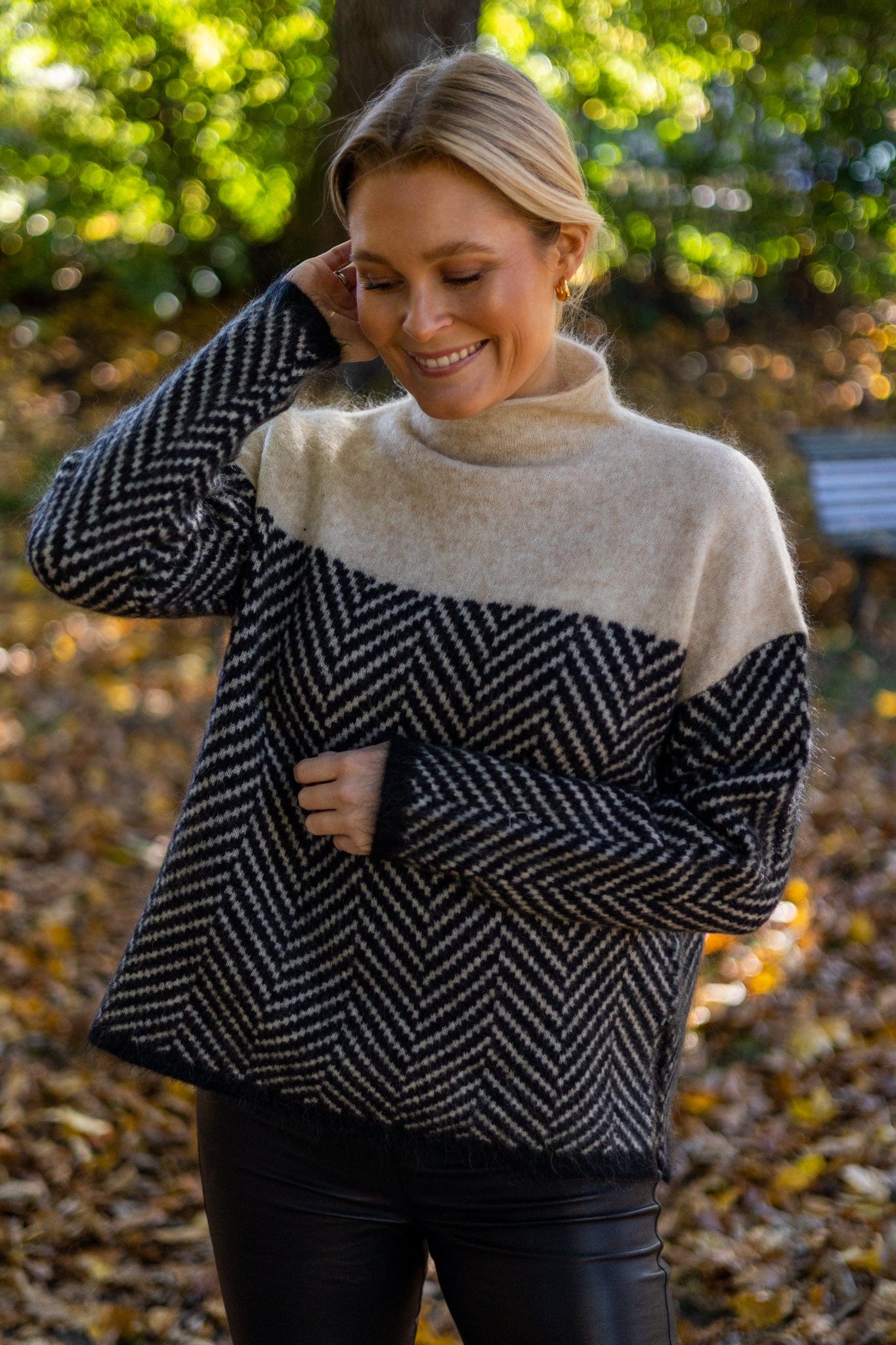 Turtleneck Sweater Women with Chevron Pattern and Contrasts