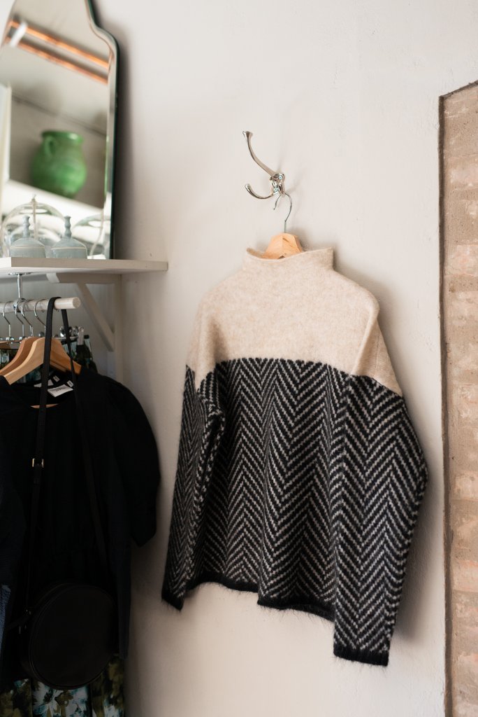 Turtleneck Sweater Women with Chevron Pattern and Contrasts