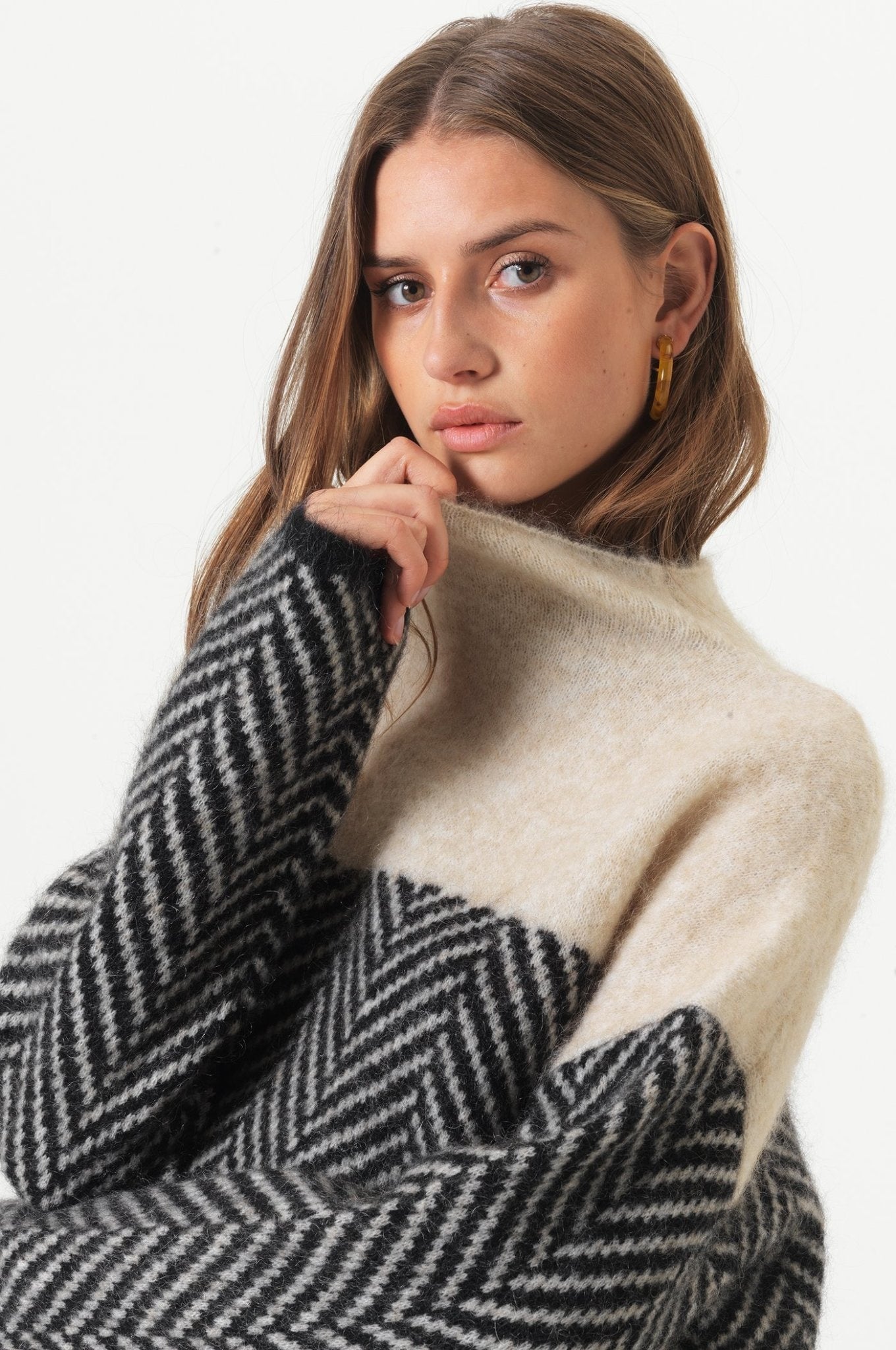 Turtleneck Sweater Women with Chevron Pattern and Contrasts