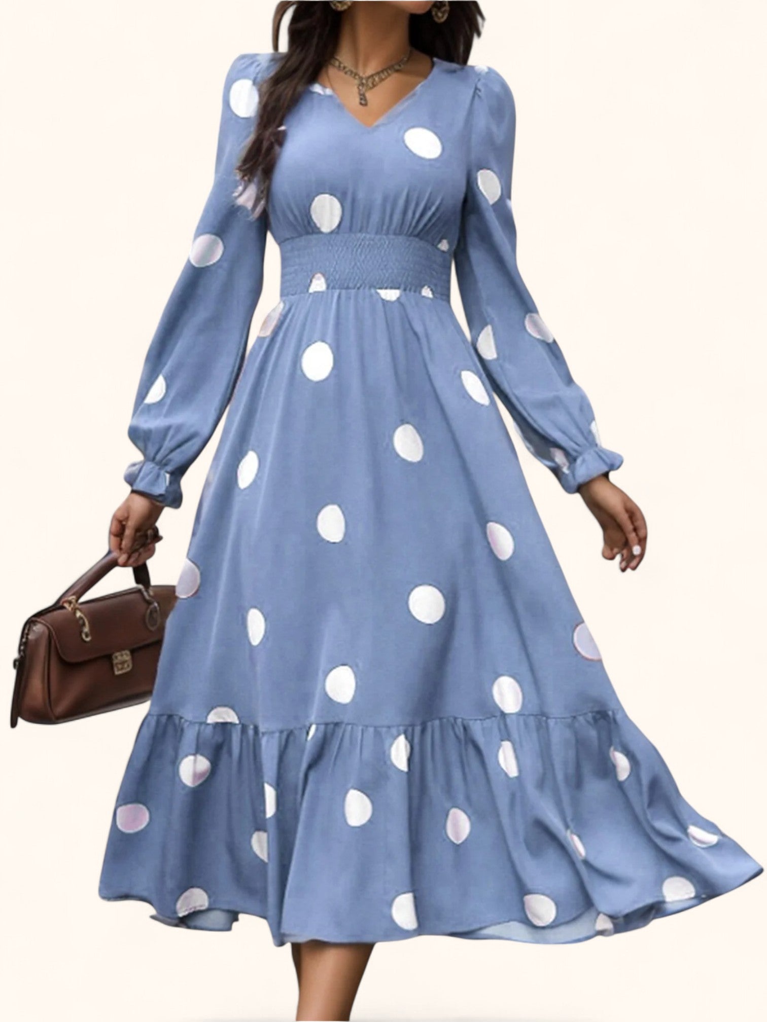 Elegantes Langarm-Kleid mit Punkten und V-Ausschnitt