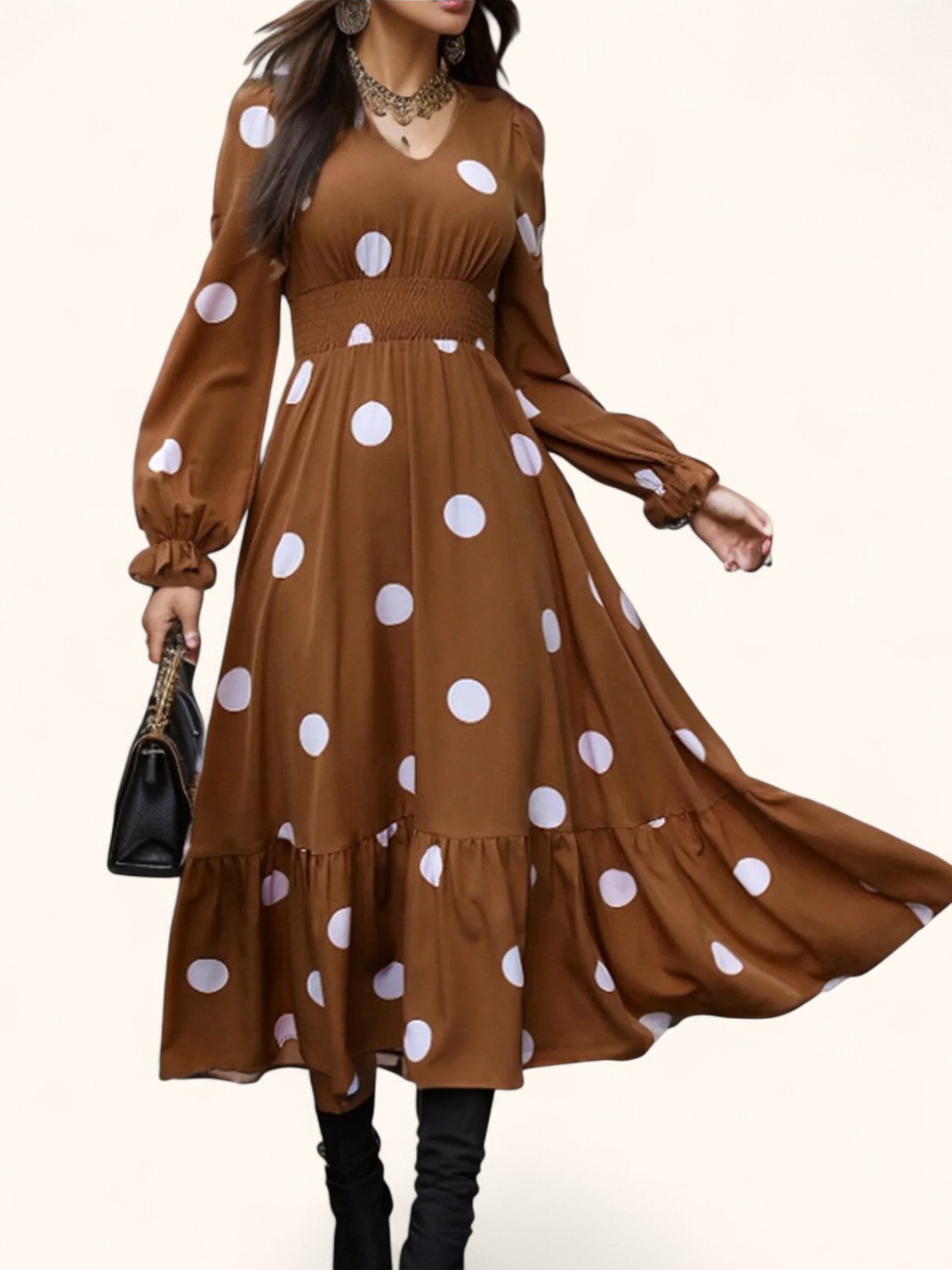 Elegantes Langarm-Kleid mit Punkten und V-Ausschnitt