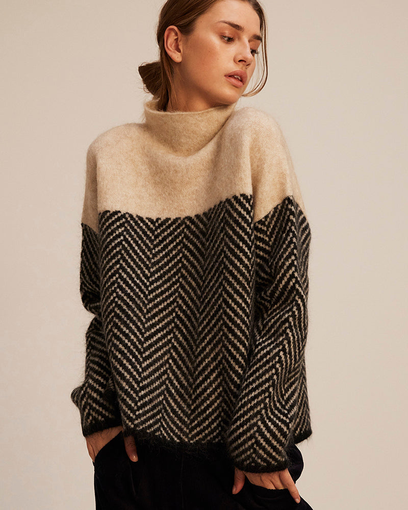 Turtleneck Sweater Women with Chevron Pattern and Contrasts