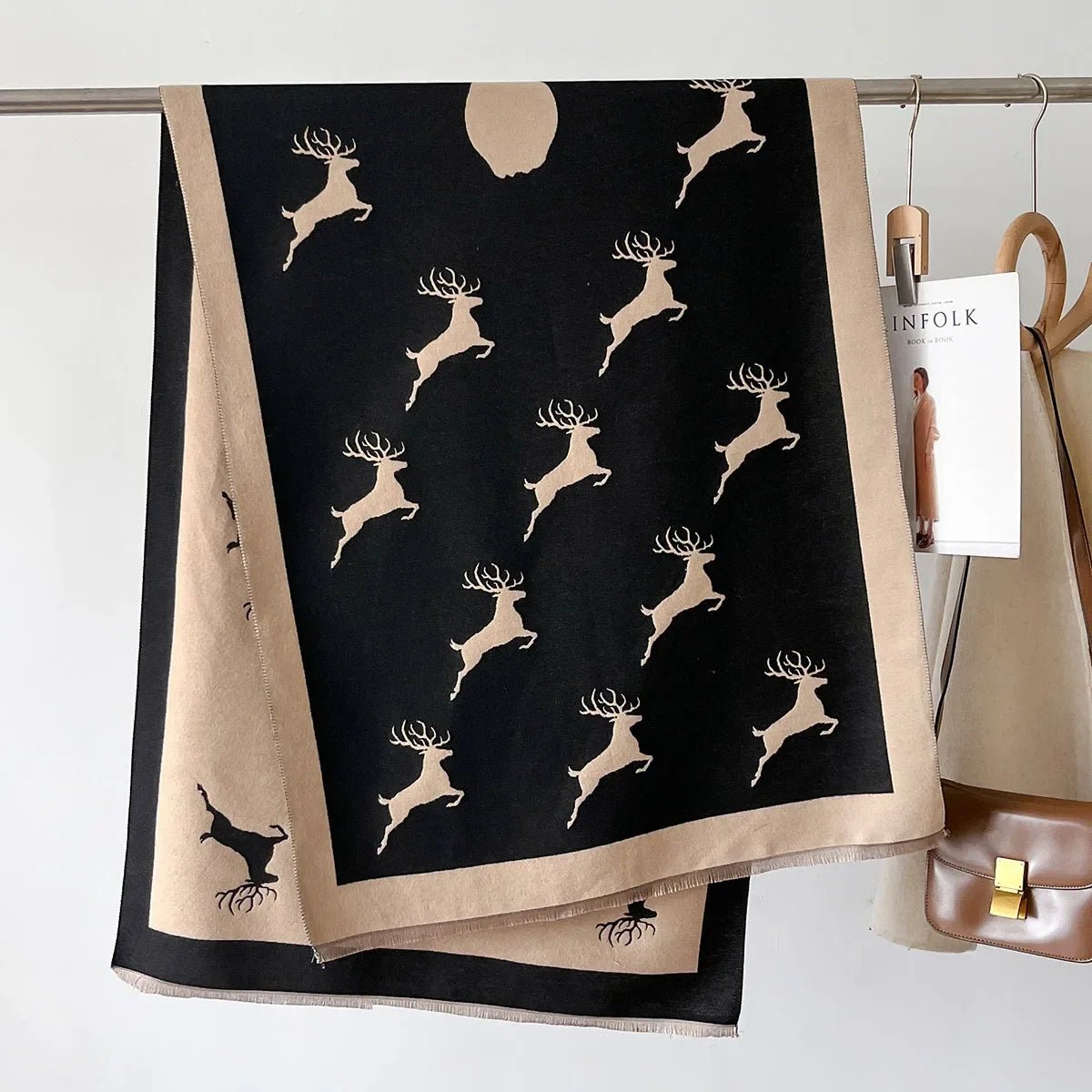 Weihnachtsschal mit Elch - Muster – Warmer, weicher Winterschal für Damen - Reminora