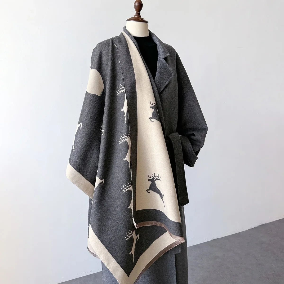Weihnachtsschal mit Elch - Muster – Warmer, weicher Winterschal für Damen - Reminora