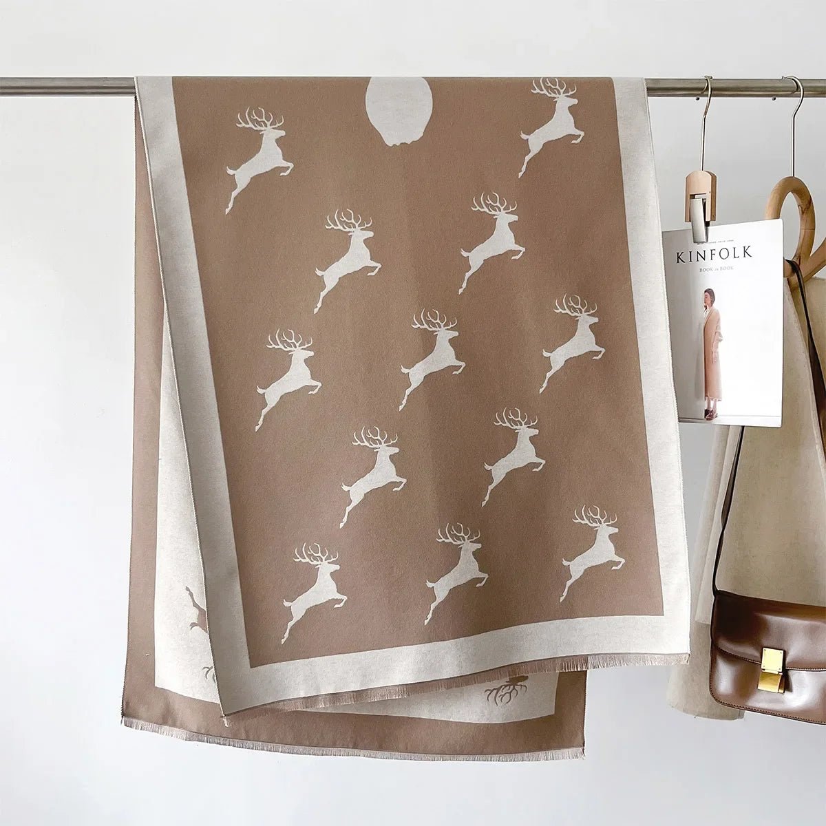 Weihnachtsschal mit Elch - Muster – Warmer, weicher Winterschal für Damen - Reminora