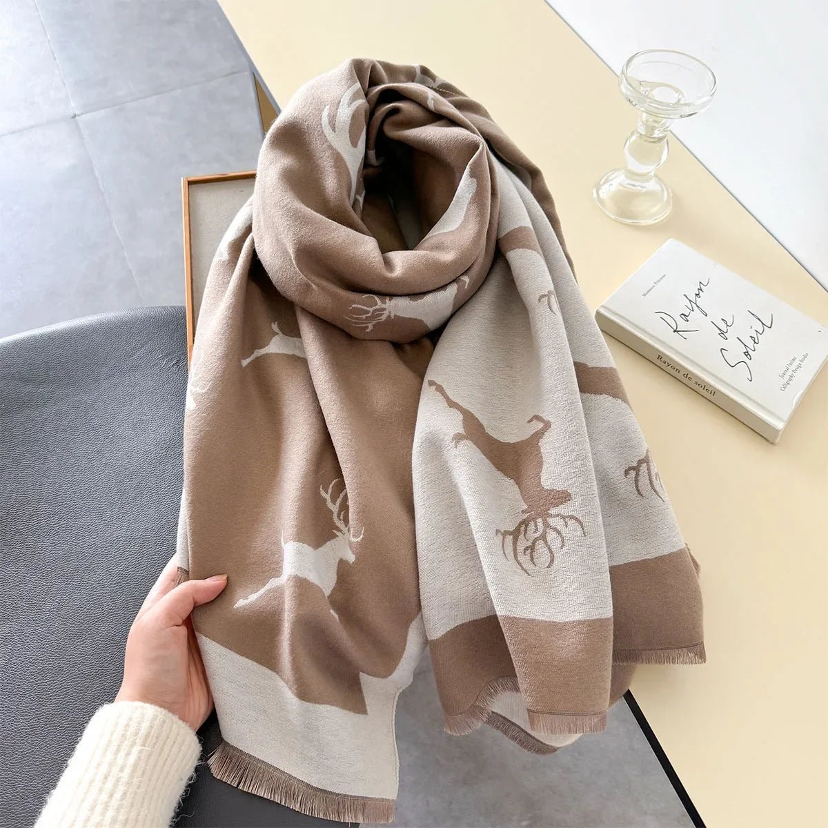 Weihnachtsschal mit Elch - Muster – Warmer, weicher Winterschal für Damen - Reminora