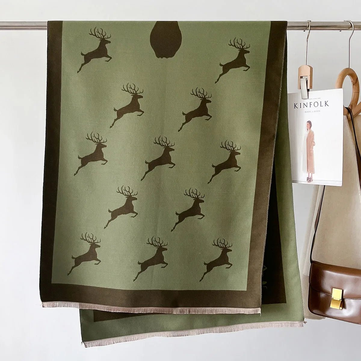 Weihnachtsschal mit Elch - Muster – Warmer, weicher Winterschal für Damen - Reminora