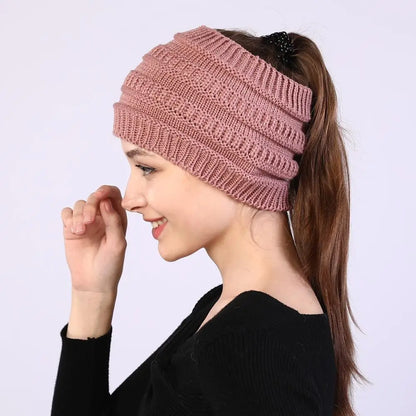 Praktische Damen-Strickmütze mit Pferdeschwanzöffnung – Komfort und Stil für Herbst und Winter