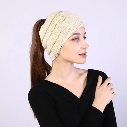 Praktische Damen-Strickmütze mit Pferdeschwanzöffnung – Komfort und Stil für Herbst und Winter