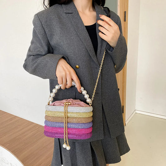 Luxuriöse Perlen-Clutch mit Kettenriemen – Stilvolle Abendtasche für Damen