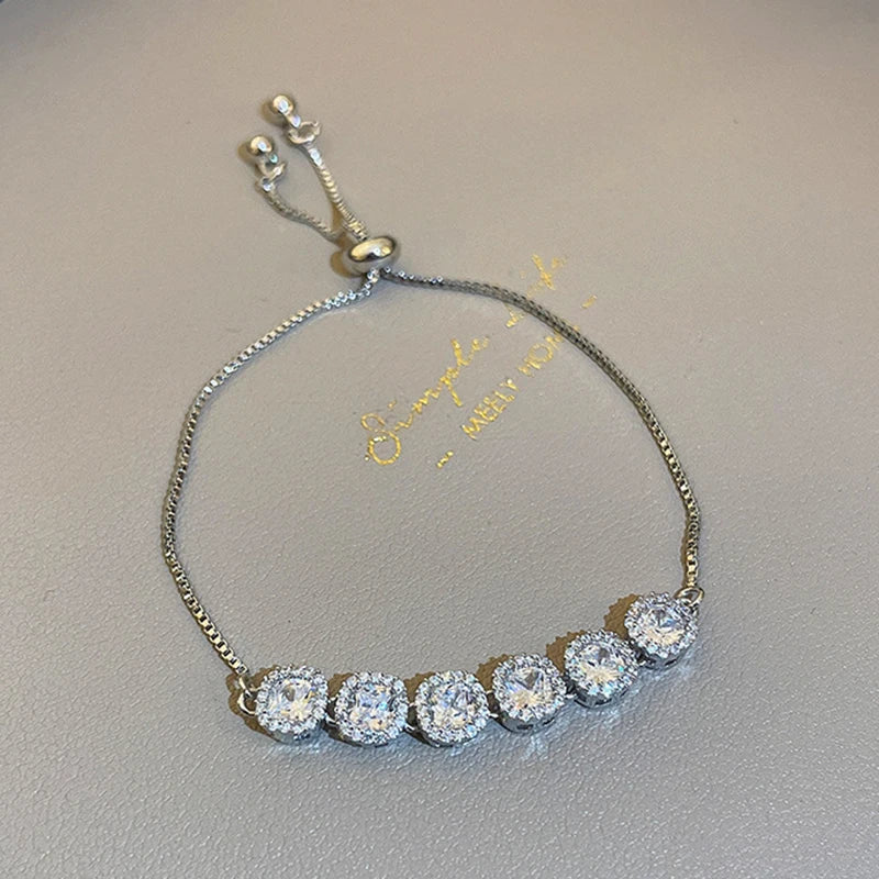 Luxuriöses verstellbares Damenarmband mit Zirkonia und Opal-Kleeblatt, funkelndes Goldarmband, Hochzeitsschmuck, Party-Accessoire, modische Schmucksets