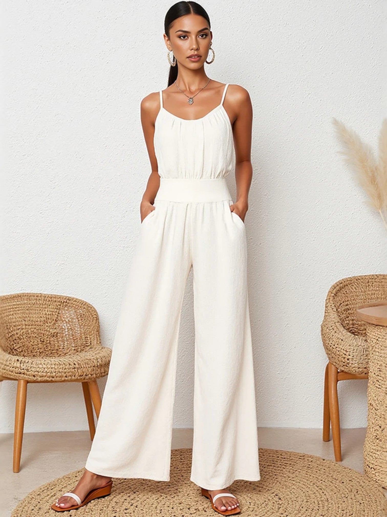 Summer Glow Jumpsuit 2025 – Eleganter Einteiler mit weitem Bein & zarten Spaghetti-Trägern