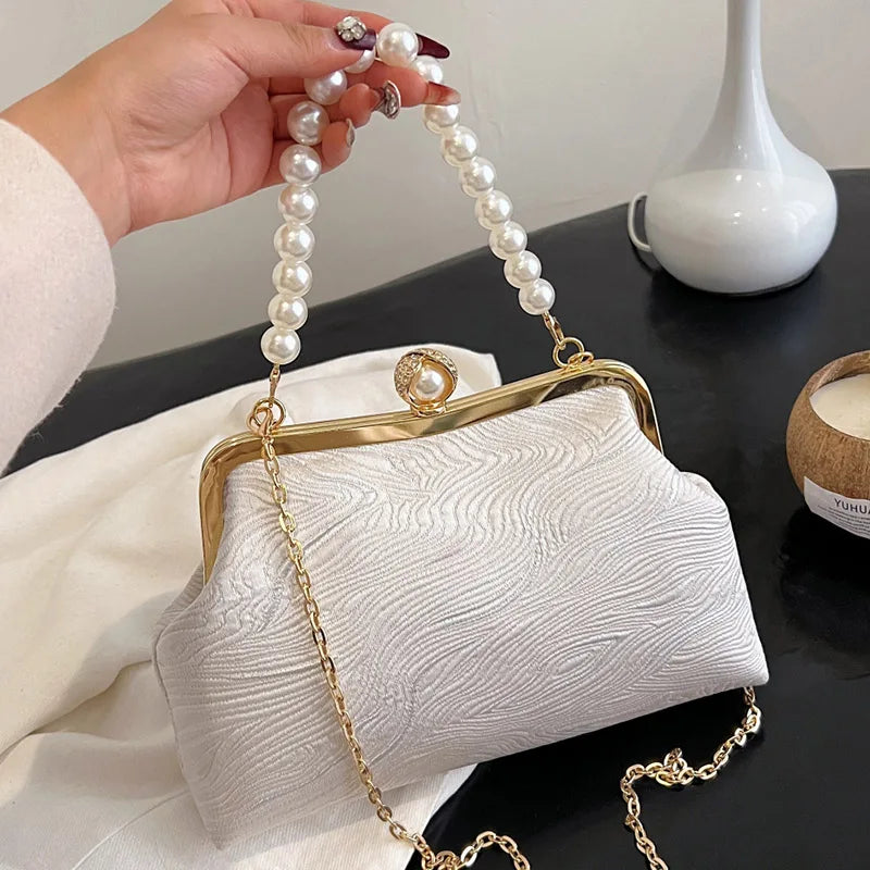 Elegante Seiden-Satin Abendtasche für Frauen mit Muschel-Perlenverschluss – Hochzeits- und Party-Clutch