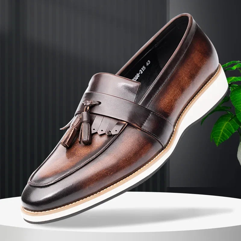 Luxuriöse Herren Penny Loafer aus echtem Rindsleder – Handgefertigte Sommer-Slipper in Fahrbraun mit Quasten & Gummisohle | Atmungsaktive Freizeitschuhe