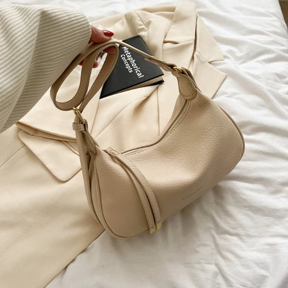 Trendige Satteltasche für Damen aus Leder – Modische Schultertasche 2024, Frühling, Elegante Satteltasche in Schwarz, Beige, Grün und Braun