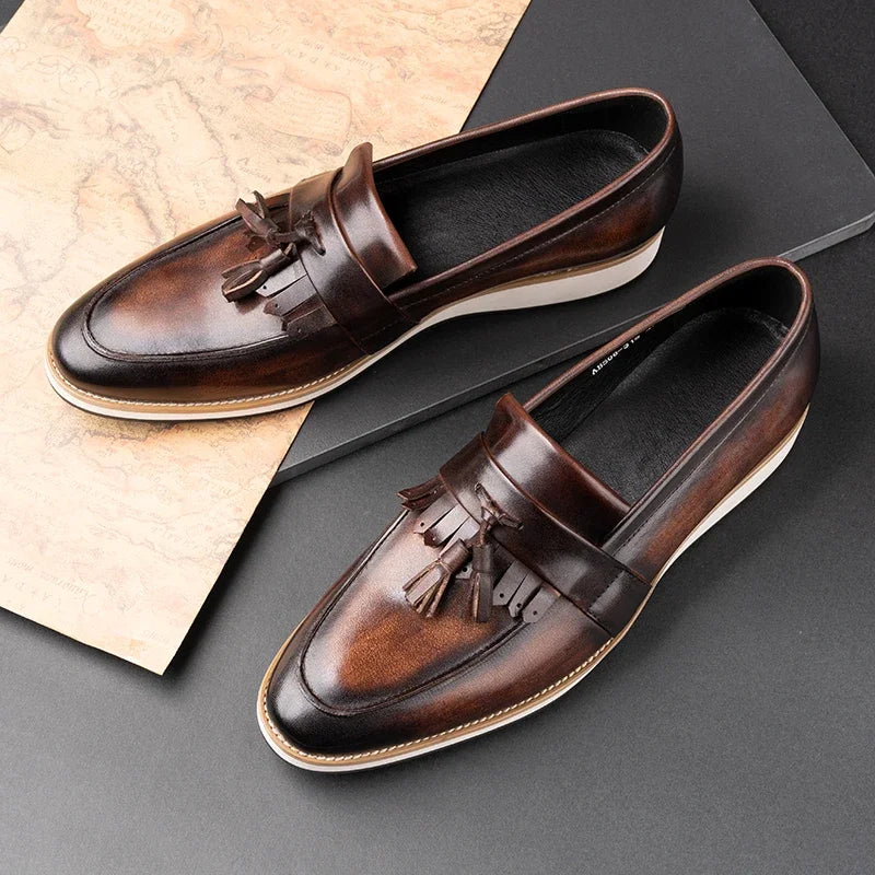 Luxuriöse Herren Penny Loafer aus echtem Rindsleder – Handgefertigte Sommer-Slipper in Fahrbraun mit Quasten & Gummisohle | Atmungsaktive Freizeitschuhe