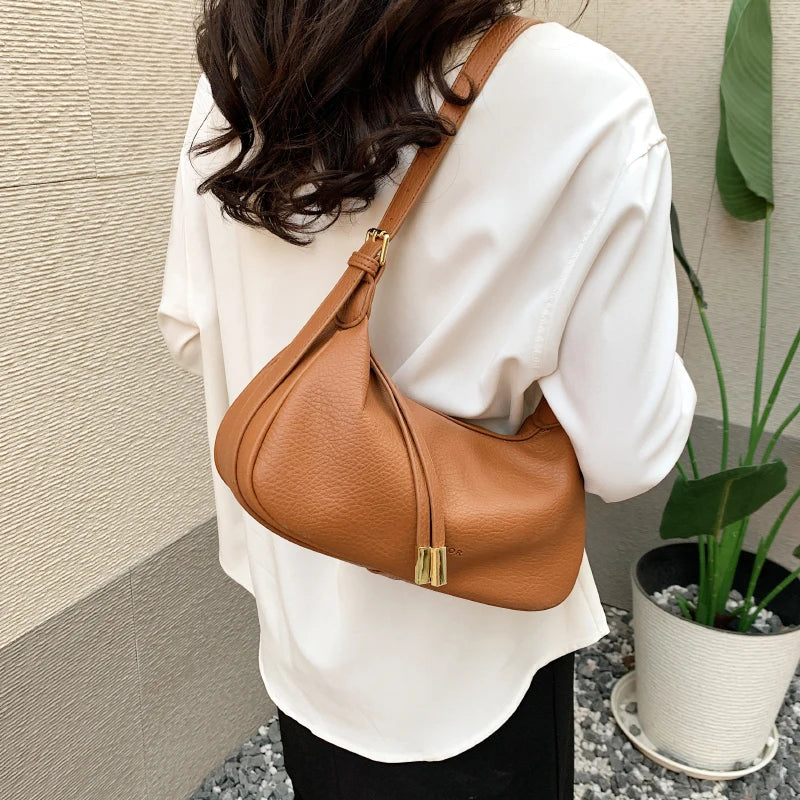 Trendige Satteltasche für Damen aus Leder – Modische Schultertasche 2024, Frühling, Elegante Satteltasche in Schwarz, Beige, Grün und Braun