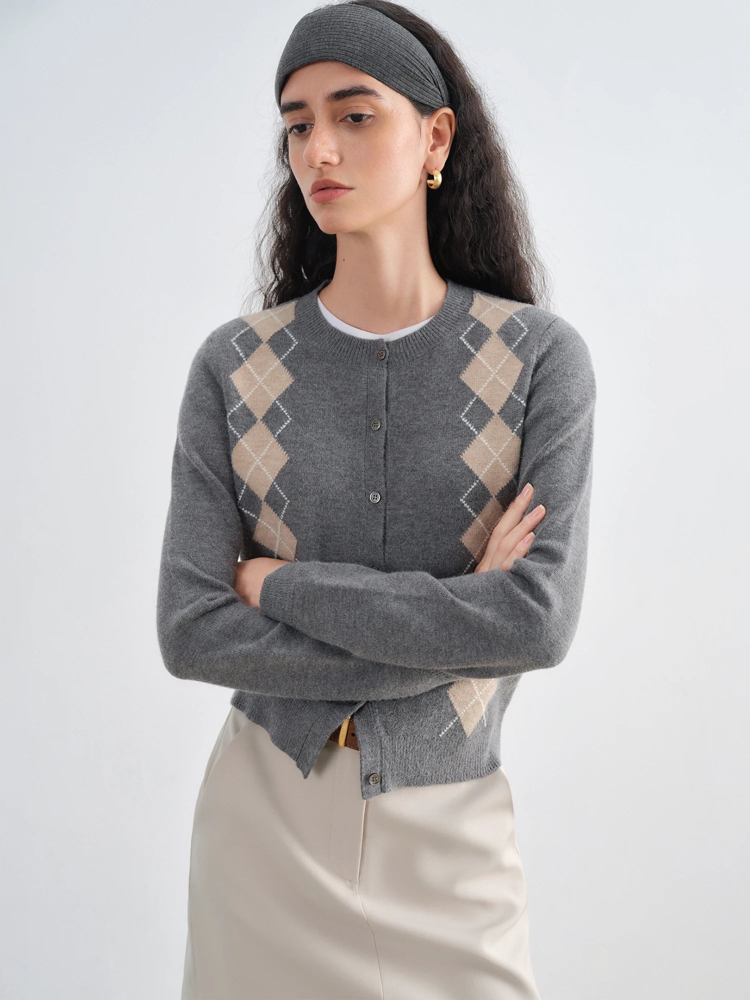 Women's cardigan in college style – retro knitted jacket with diamond pattern | round neck, straight fit – autumn 2025 trend piece