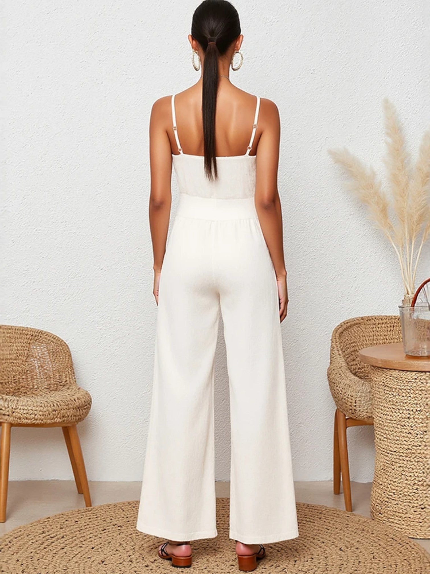 Summer Glow Jumpsuit 2025 – Eleganter Einteiler mit weitem Bein & zarten Spaghetti-Trägern