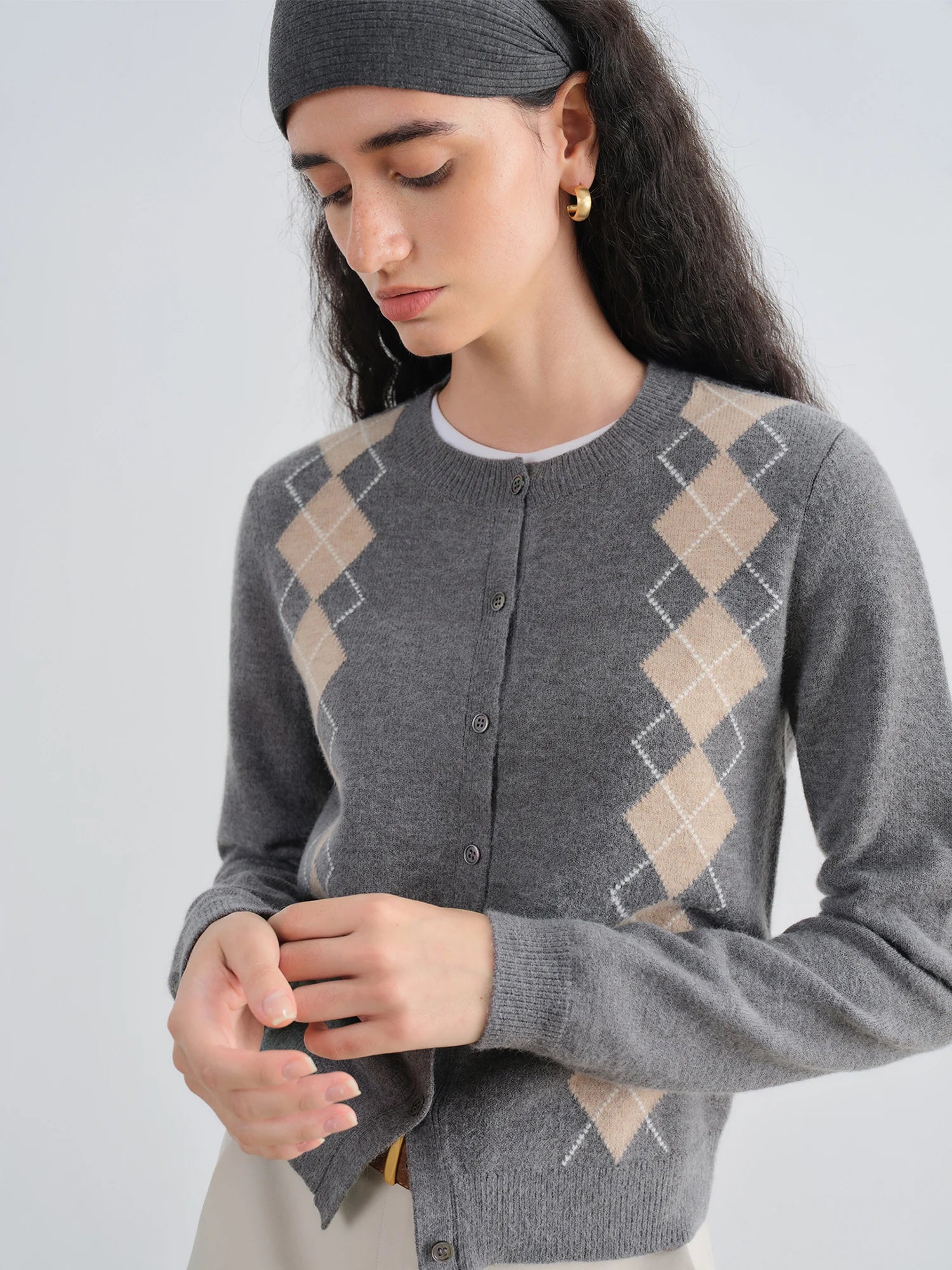 Women's cardigan in college style – retro knitted jacket with diamond pattern | round neck, straight fit – autumn 2025 trend piece