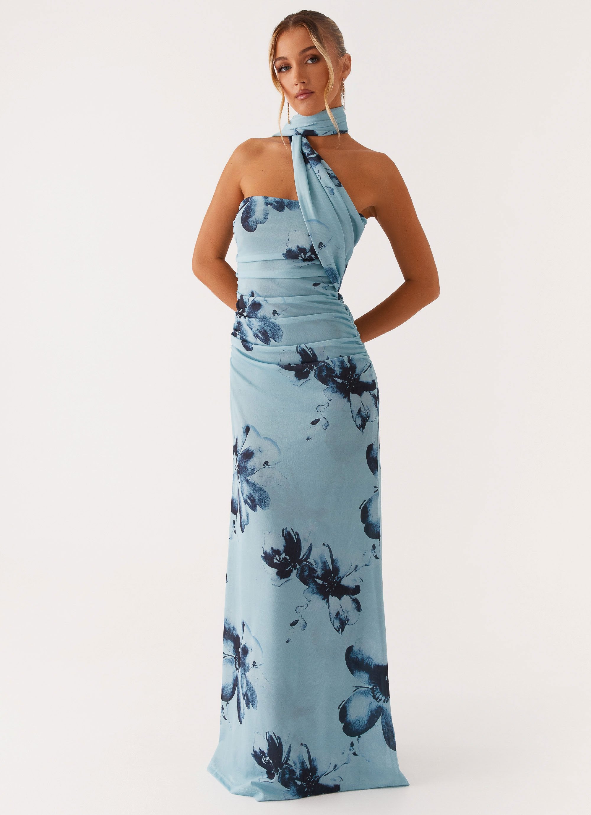 Off-shoulder floral dress long – elegant summer dress with halter neck & figure-hugging cut in blue
