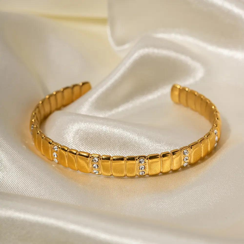 Schicke Goldene Steinarmbänder - Steigere deine Eleganz