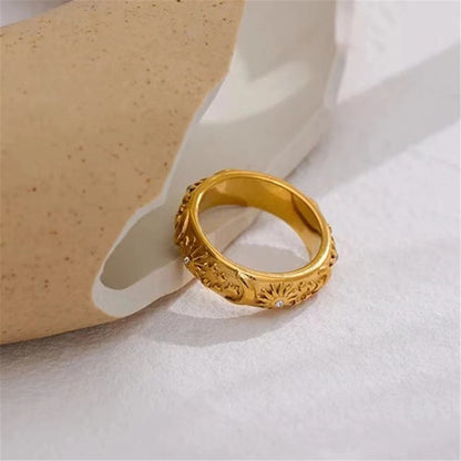 Eleganter Vintage 18K Goldring mit Sonnen-, Stern- und Mondmotiv