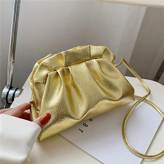 Luxuriöse Goldene Wolken-Tasche – Leder Umhängetasche für Damen mit Clipverschluss, ideal für Partys